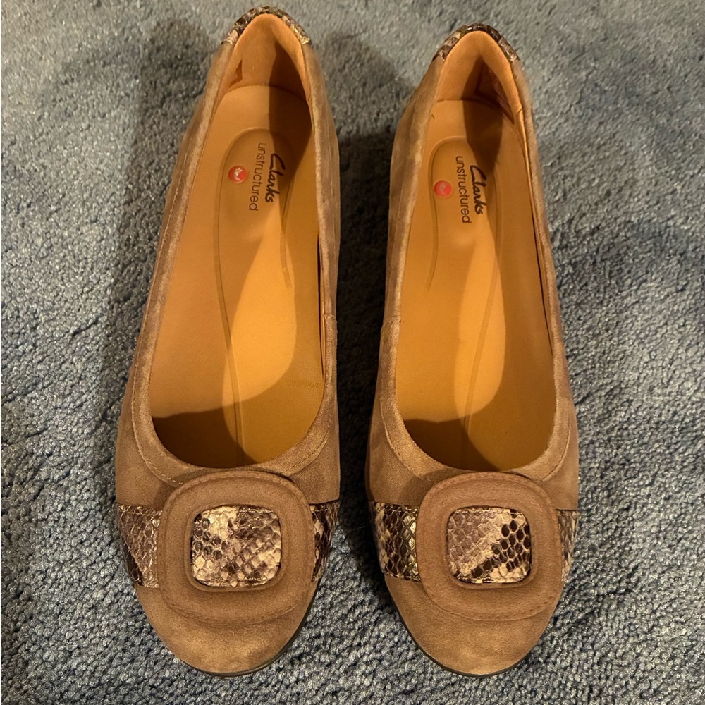 NWT Clarks Unstructured Suede Ballet Flats With Buckle Detail Size 7.5